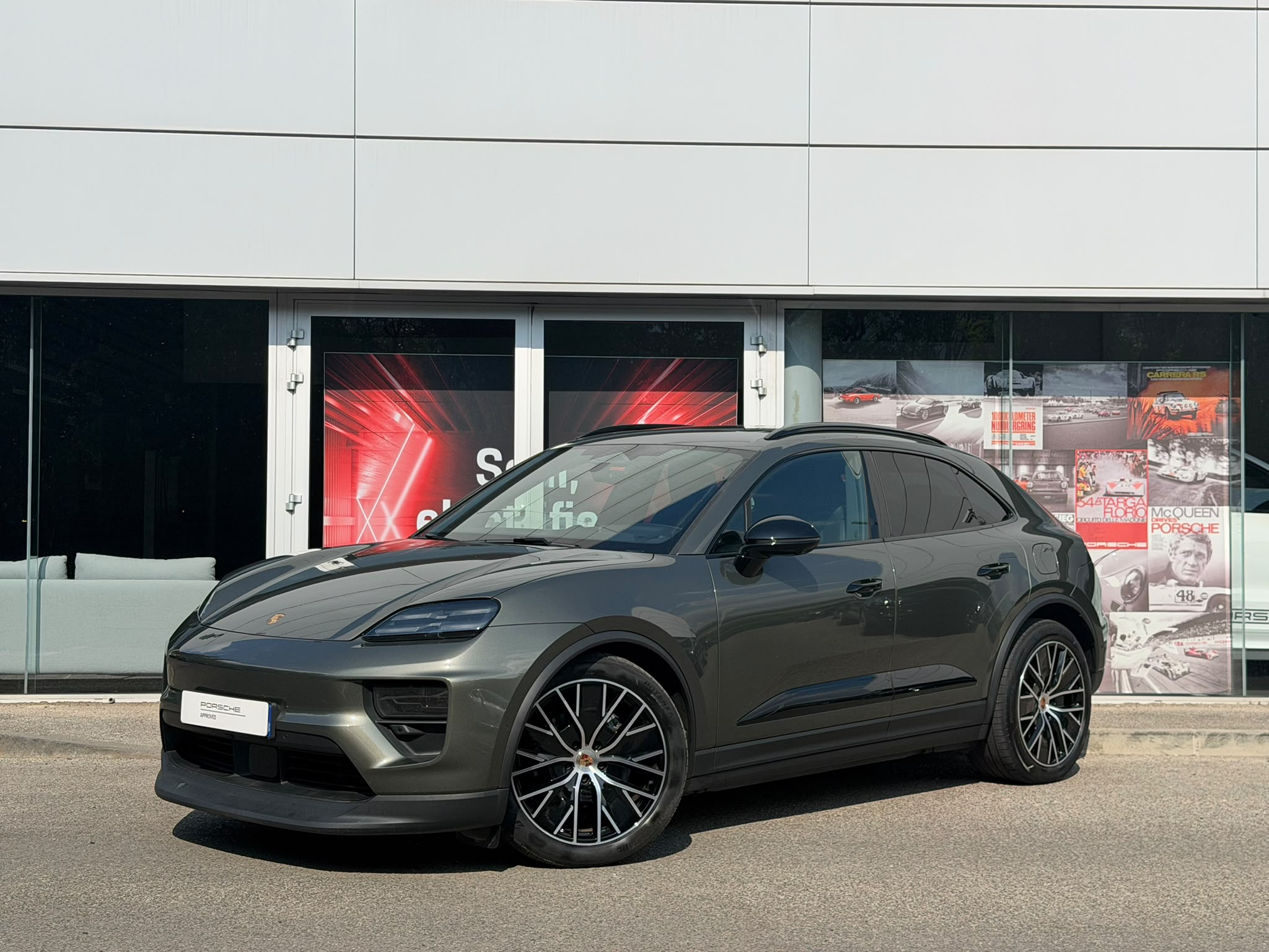 PORSCHE Macan 4